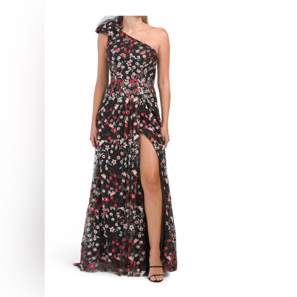 Brand New Mac Duggal Gown